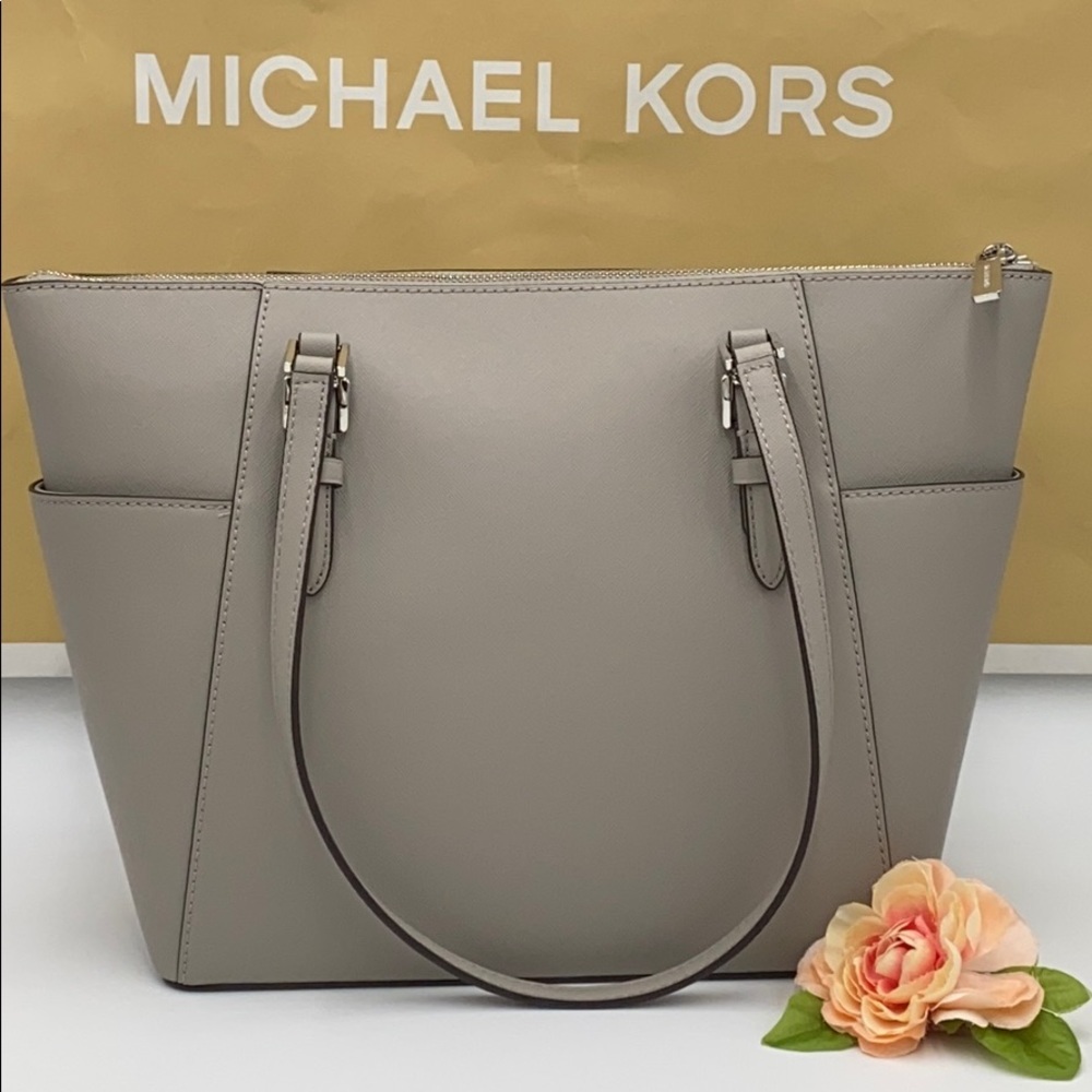 MICHAEL KORS CHARLOTTE LARGE TZ TOTE PEARL GREY - Picture 4 of 16